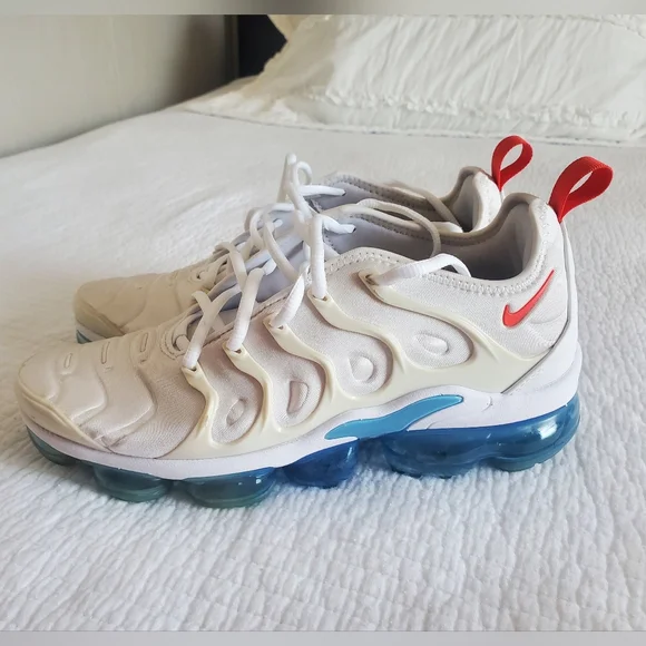 🚨Nike Air Max Mens White and Red Sneakers🚨 - Picture 2 of 5